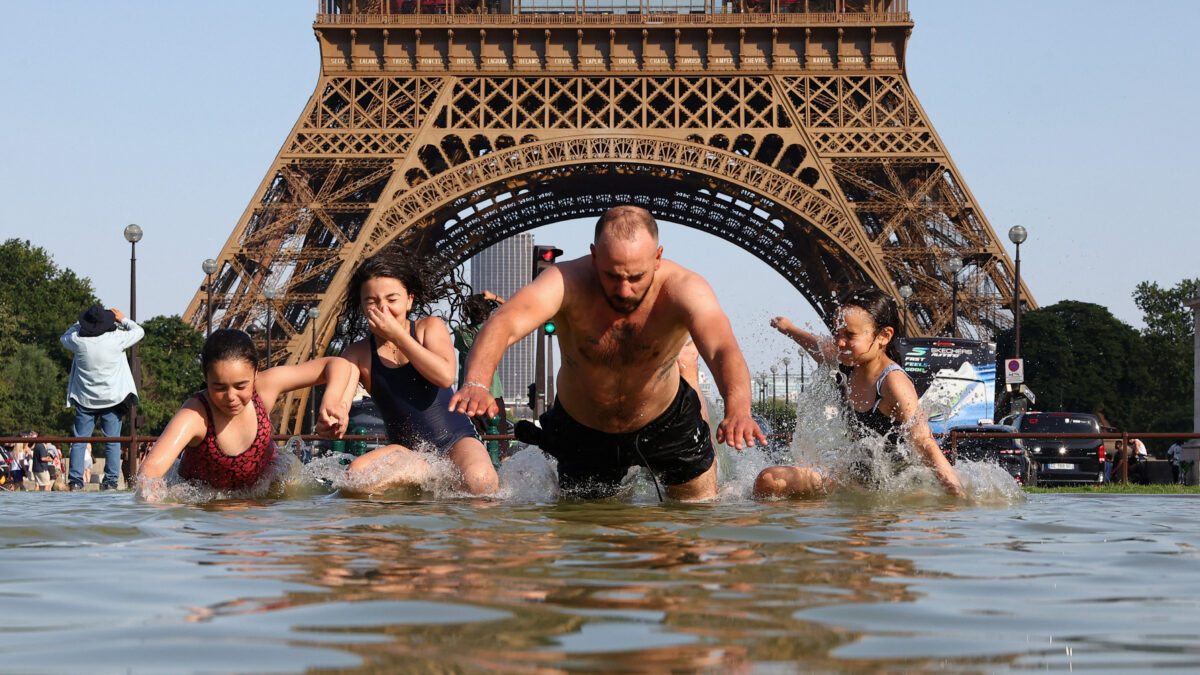 People cool off in the Trocadero Fountain next to the Eiffel Tower as temperatures rise during a heatwave affecting a large part of the country, in Paris, France, June 22, 2026. REUTERS/Abdul Saboor