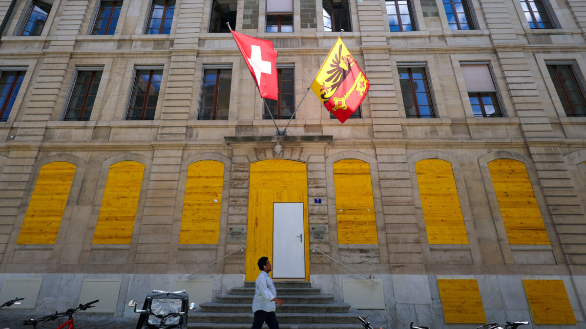 Wood panels cover the windows of a building of the Geneva Cantonal administration ahead of a demonstration against the upcoming G7 summit in Evian-les-Bains, in Geneva, Switzerland, June 11, 2026. REUTERS/Denis Balibouse