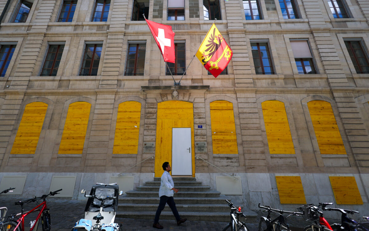 Wood panels cover the windows of a building of the Geneva Cantonal administration ahead of a demonstration against the upcoming G7 summit in Evian-les-Bains, in Geneva, Switzerland, June 11, 2026. REUTERS/Denis Balibouse