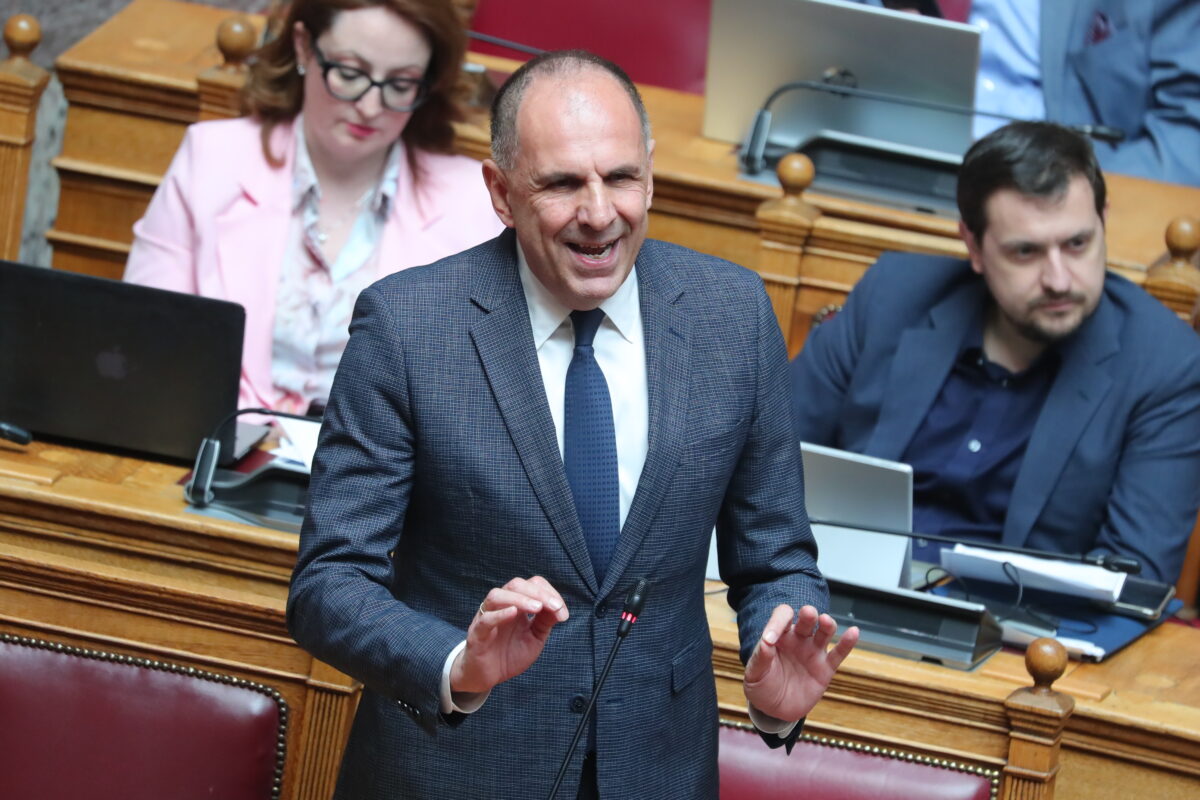 Σύγκρουση στη Βουλή για τον μόνιμο υφυπουργό στο ΥΠΕΞ: Η αντ