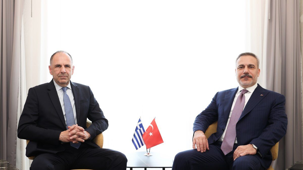 Στιγμιότυπο από τη συνάντηση του υπουργού Εξωτερικών, Γιώργου Γεραπετρίτη, με τον Τούρκο ομόλογό του, στη Σόφια (Πηγή φωτογραφίας: Χ