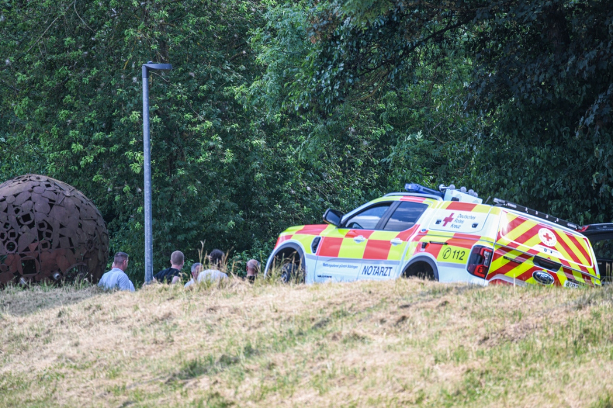 19 June 2026, Baden-Württemberg, Renningen: Emergency responders are currently searching for a missing toddler.
