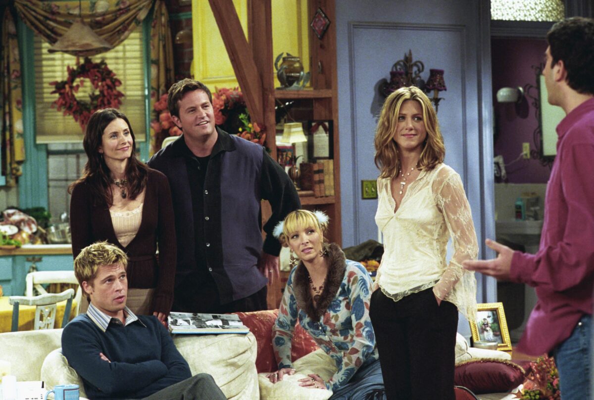 Σκηνή από το επεισόδιο των Friends όπου έκανε guesr ο Μπράντ Πιτ