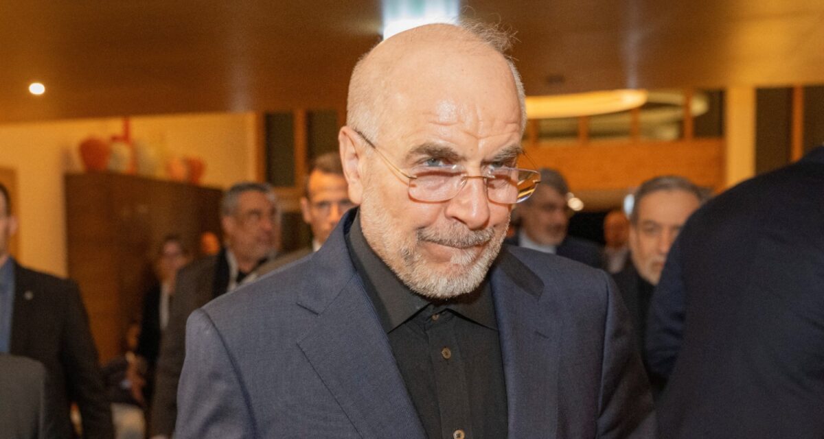 Η δήλωση-βόμβα του Γκαλιμπάφ αλλάζει τα δεδομένα στα Στενά του Ορμούζ – Η Τεχεράνη αναλαμβάνει δράση και όλοι παρακολουθούν με κομμένη την ανάσα 2 Η δήλωση-βόμβα του Γκαλιμπάφ αλλάζει τα δεδομένα στα Στενά του Ορμούζ – Η Τεχεράνη αναλαμβάνει δράση και όλοι παρακολουθούν με κομμένη την ανάσα - NewsPoint.gr