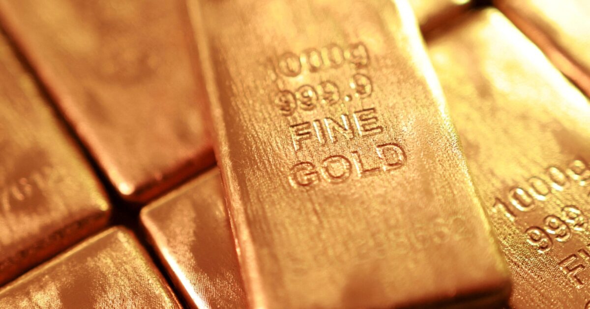 Η Goldman Sachs «κόβει» κατά 500 δολάρια την τιμή-στόχο του χρυσού, βλέπει αυξήσεις επιτοκίων από τη Fed
