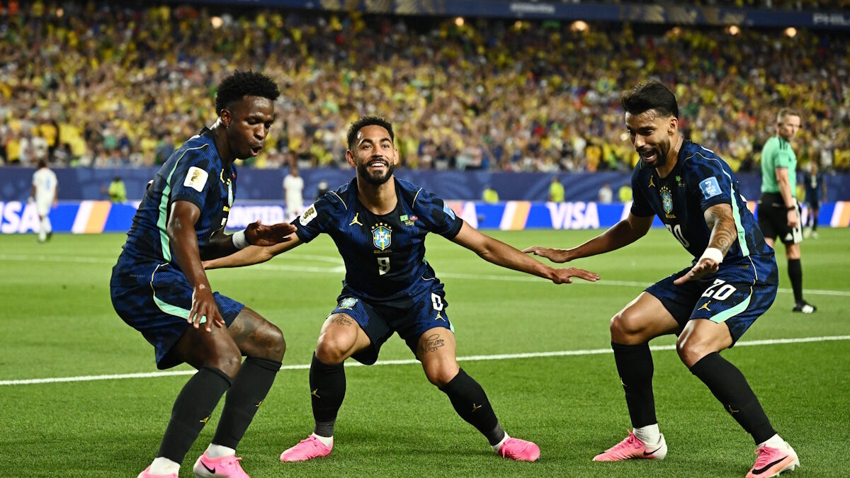 Οι Matheus Cunha (κέντρο), Vinicius Junior (αριστερά) και Lucas Paqueta (δεξιά) πανηγυρίζουν ένα από τα γκολ της Βραζιλίας απέναντι στην Αϊτή / REUTERS / Φωτογραφία Dylan Martinez