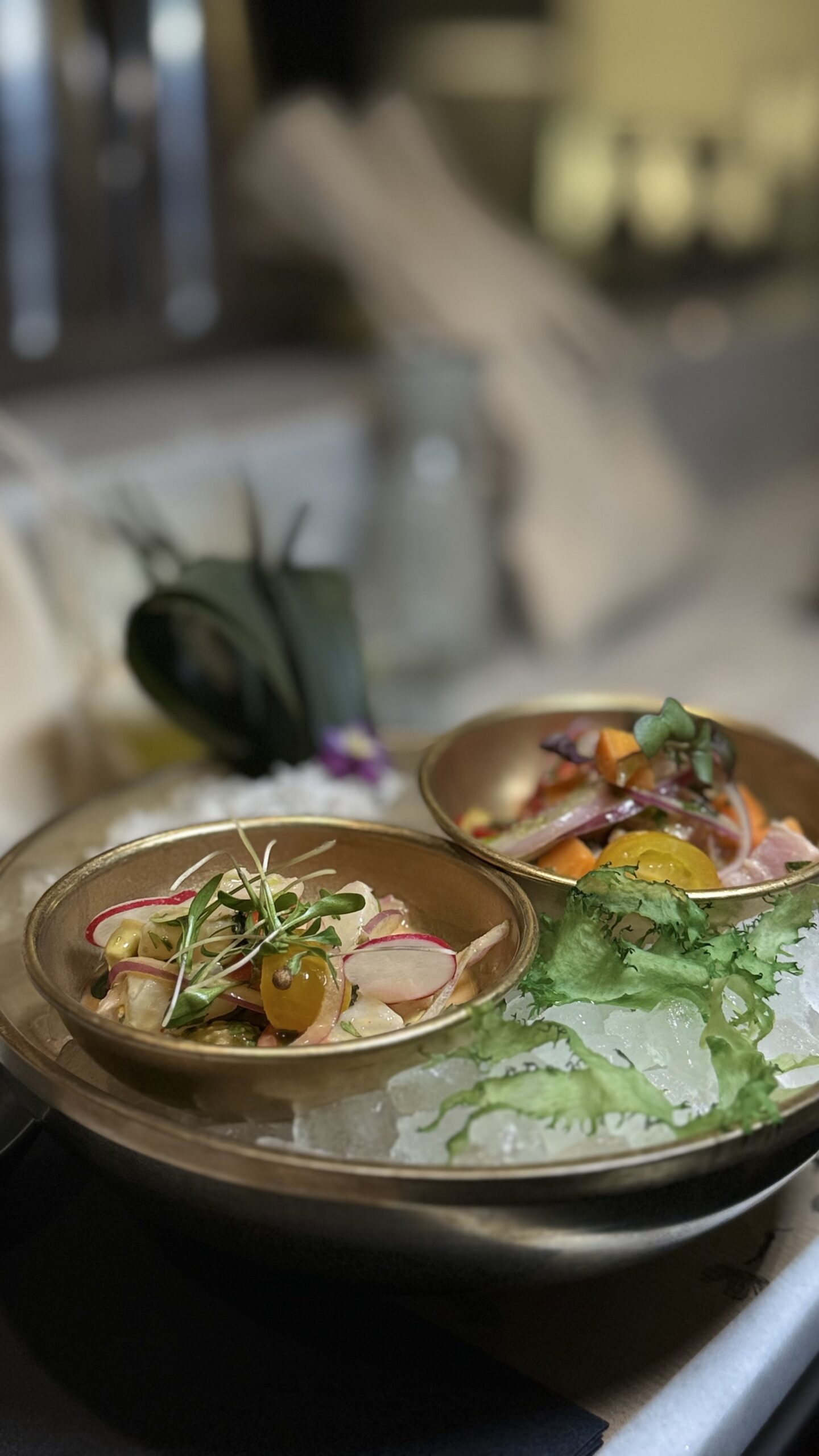 Tα δύο ceviche εκφράζουν με τον πιο χαρακτηριστικό τρόπο την περουβιανή πλευρά της κουζίνας.