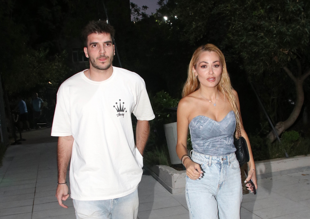 Ελένη Βουλγαράκη και Φώτης Ιωαννίδης στο κέντρο της Αθήνας: Φωτογραφίες από την βόλτα τους | Επικαιρότητα στο LivePress.gr