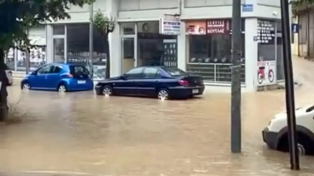 Πλημμυρισμένοι δρόμοι στα Ιωάννινα