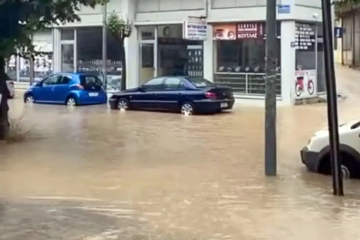 Πλημμυρισμένοι δρόμοι στα Ιωάννινα