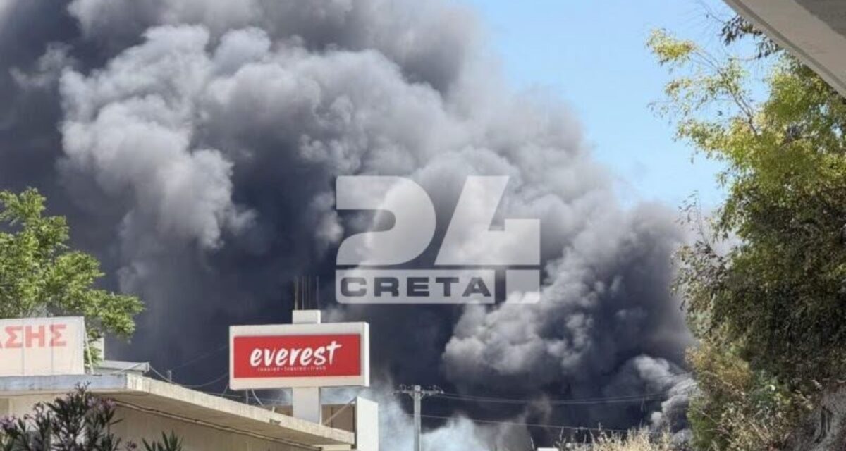Φωτιά σε αποθήκη ξυλείας, κοντά σε σπίτια στο Ηράκλειο