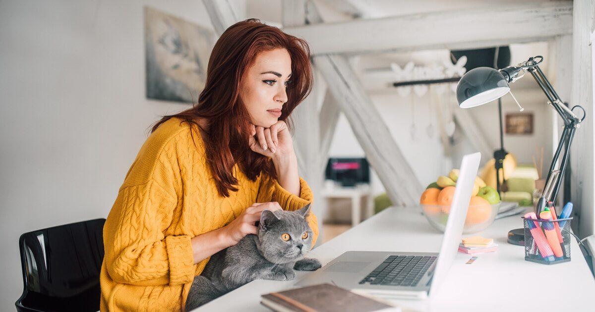 Pet parenting: Η γενιά που επιλέγει κατοικίδια αντί για παιδιά