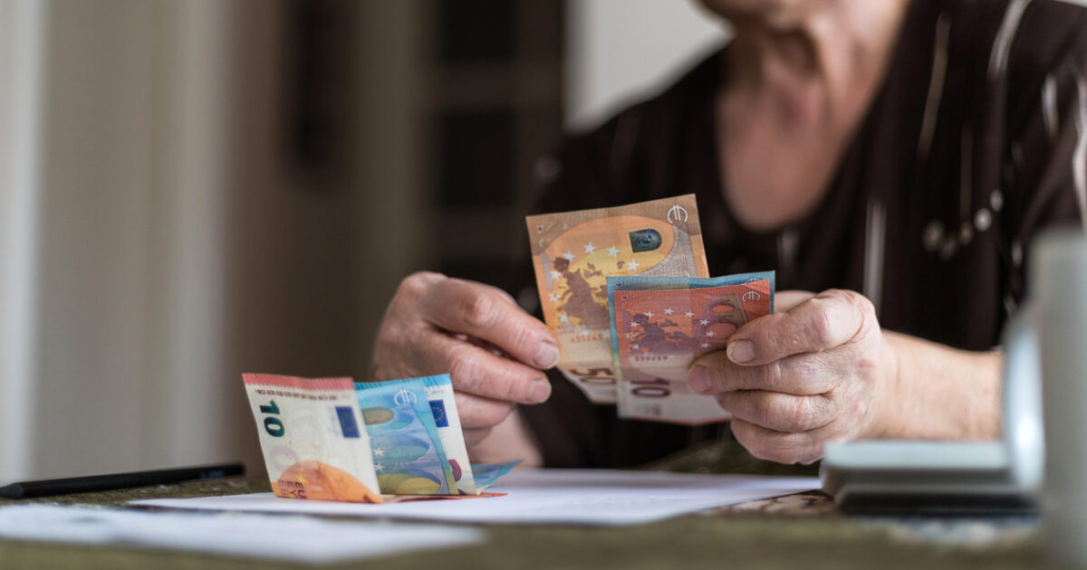 Προσωπική διαφορά: Επέκταση με πλαφόν 300 ευρώ σε 17 υπηρεσίες – Οι ωφελούμενοι και οι αντιδράσεις
