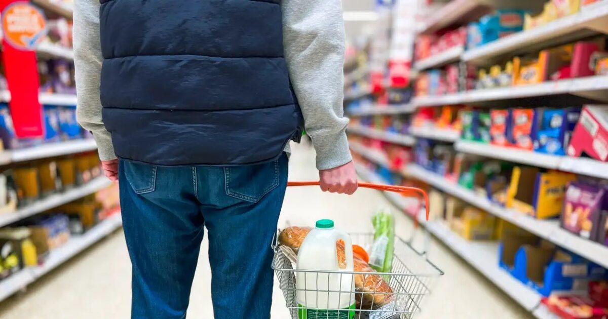ΙΜΕ ΓΣΕΒΕΕ – Edenred: 1 στους 4 εργαζόμενους παίρνει παροχή σίτησης και την εξαργυρώνει στα σούπερ μάρκετ