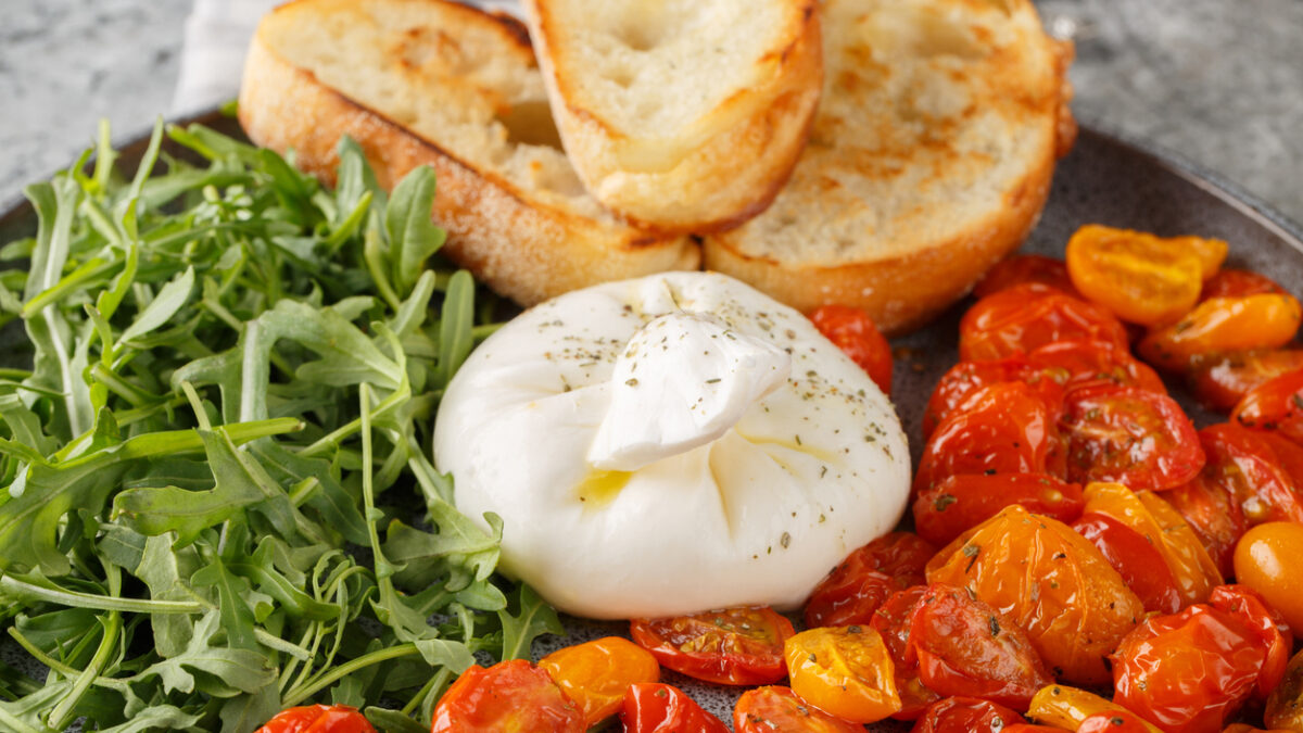 Ζεστή σαλάτα burrata