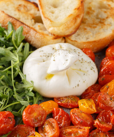 Ζεστή σαλάτα burrata
