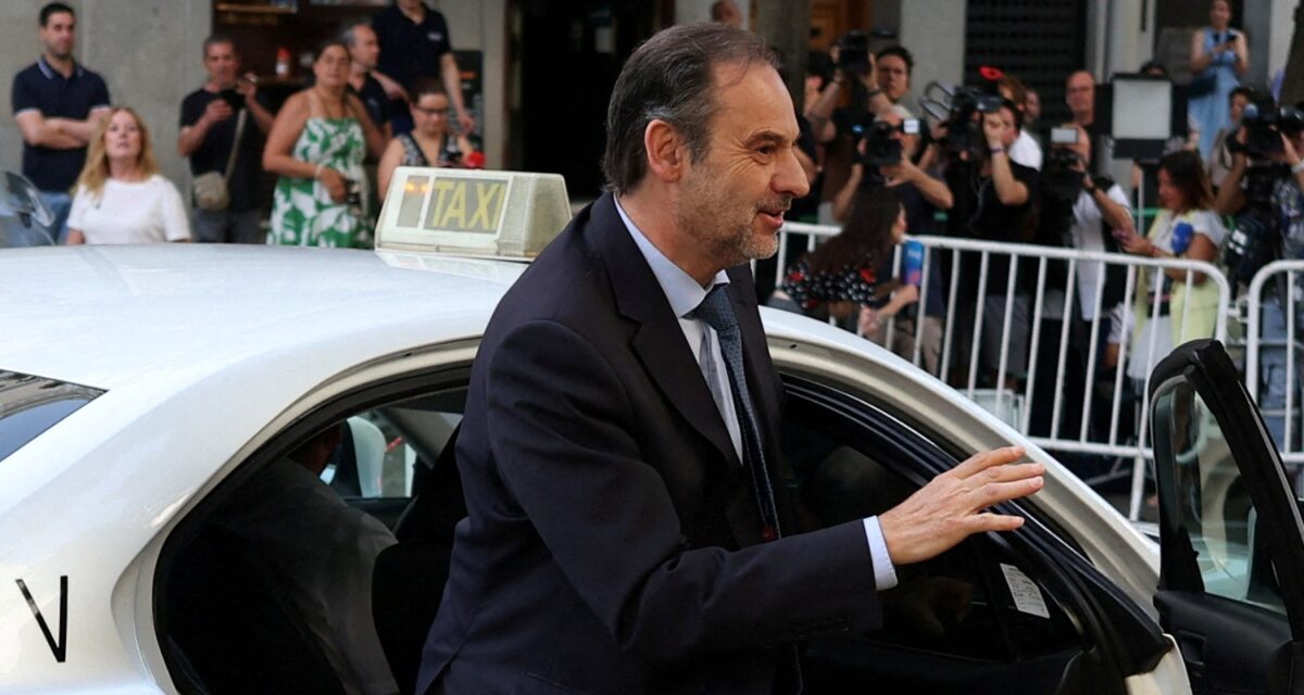 Former Spanish Transport Minister Jose Luis Abalos arrives to testify before a Supreme Court investigating judge in an alleged corruption case affecting the ruling Socialist Party in Madrid, Spain, June 23, 2025. REUTERS/Pedro Nunes/File Photo