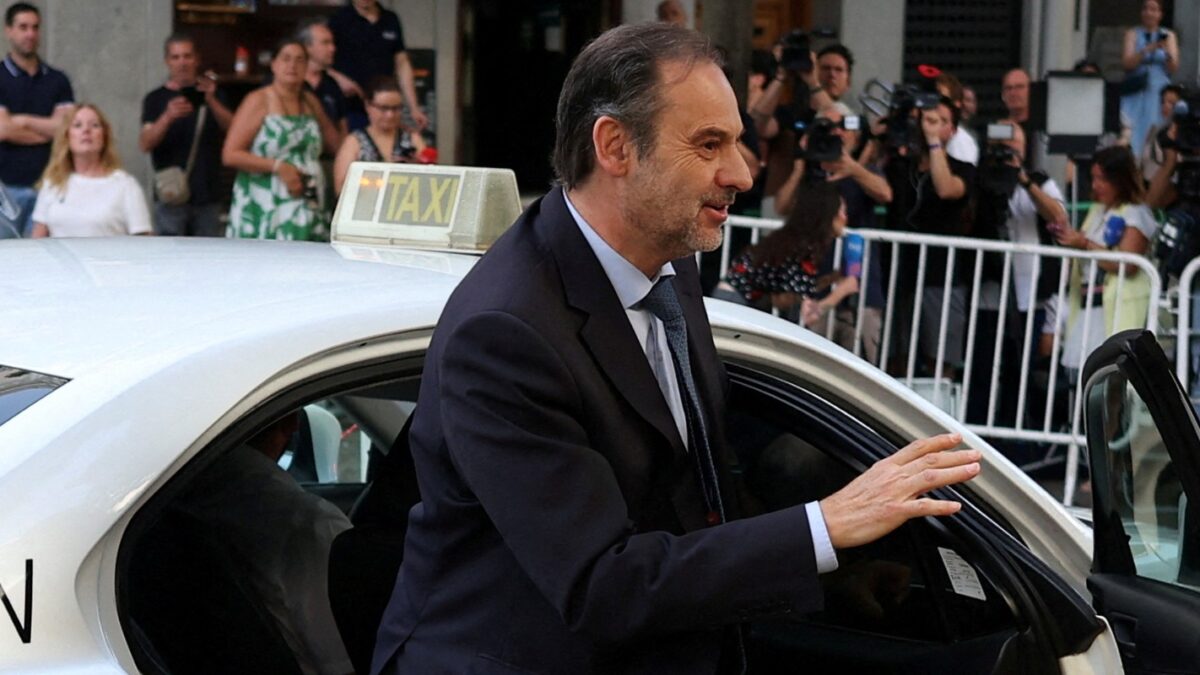 Former Spanish Transport Minister Jose Luis Abalos arrives to testify before a Supreme Court investigating judge in an alleged corruption case affecting the ruling Socialist Party in Madrid, Spain, June 23, 2025. REUTERS/Pedro Nunes/File Photo