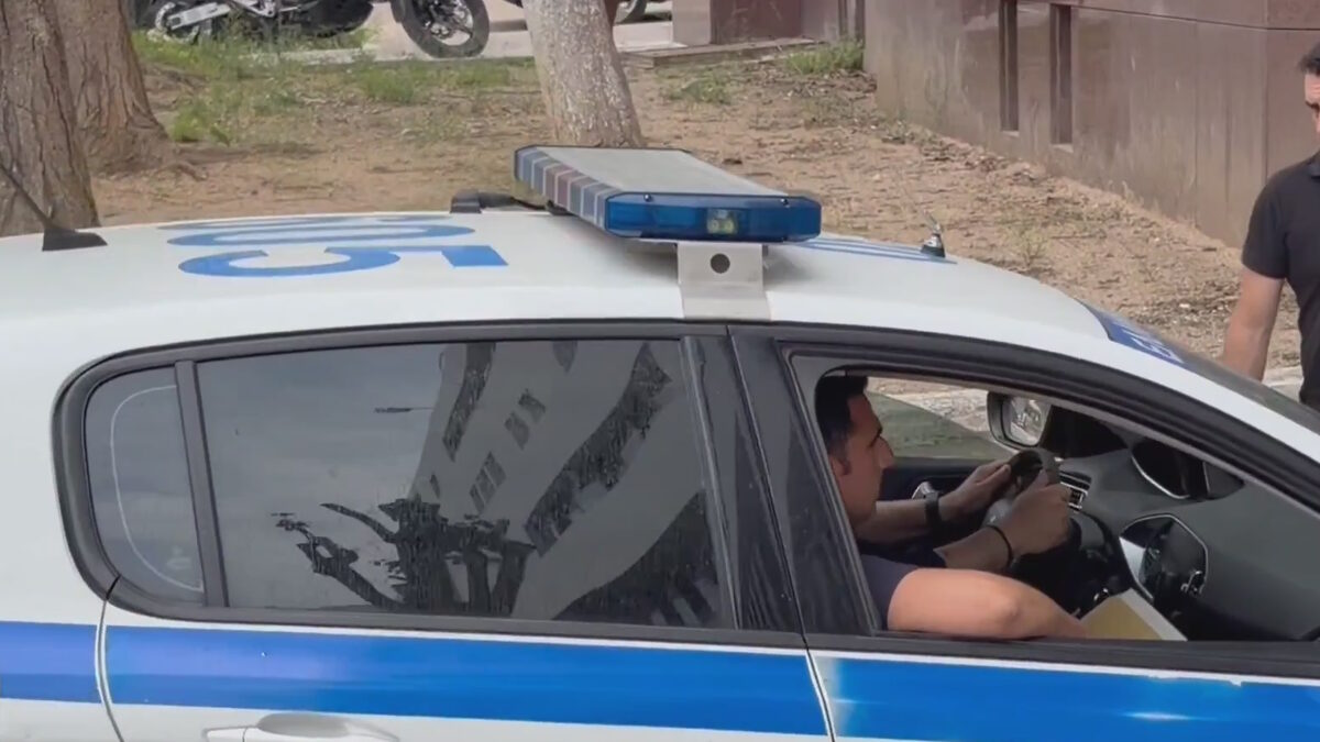 Η στιγμή που ο 41χρονος φτάνει στα δικαστήρια της Καλαμάτας