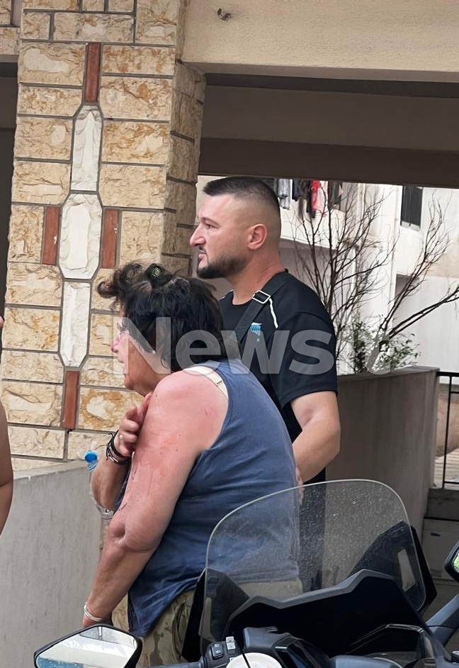 Η στιγμή που περιθάλπτουν την 75χρονη