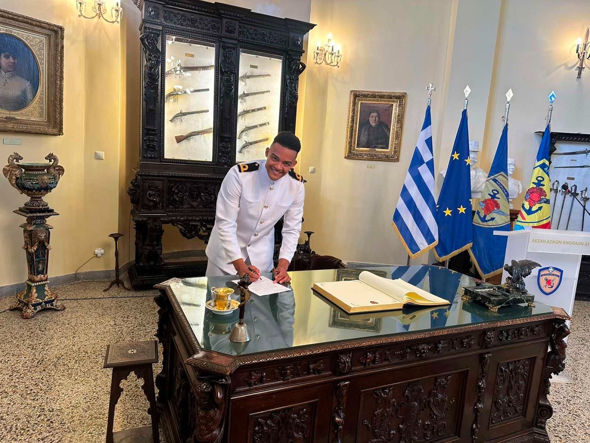 Ο Εμμανουήλ Καραλής ορκίστηκε αξιωματικός του Πολεμικού Ναυτικού – Μαζί του και Ολυμπιονίκες του Παρισιού