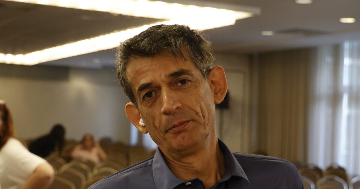 Καρανίκας κατά Τσίπρα: Θεωρεί τον κόσμο χάπατο, ζει στην κοσμάρα του ως φεουδάρχης