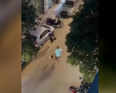 Κολωνός: Οδηγοί μηχανής πιάστηκαν στα χέρια για την προτεραιότητα – Βίντεο από τον άγριο καυγά τους