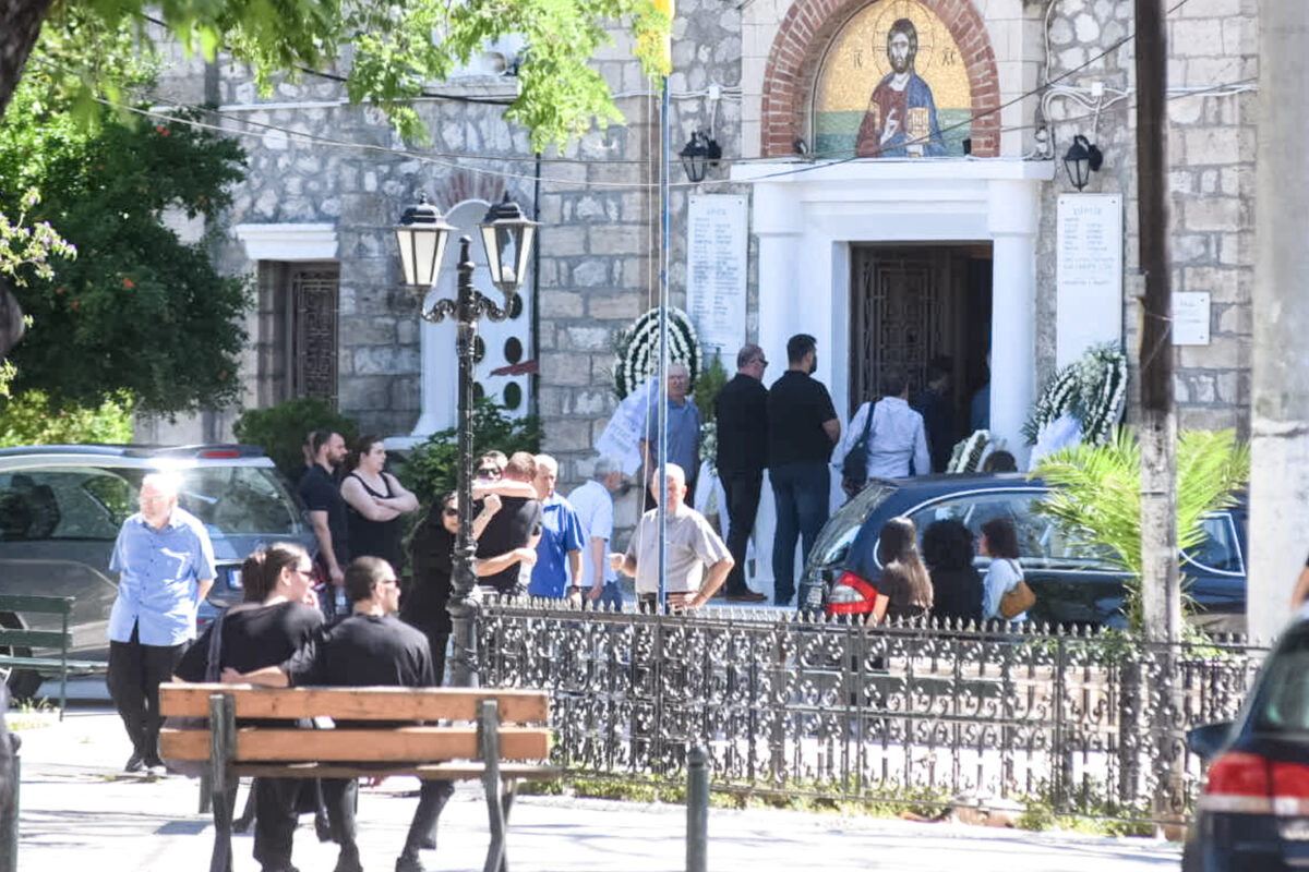 Η κηδεία των θυμάτων της διπλής δολοφονίας στο Αίγιο