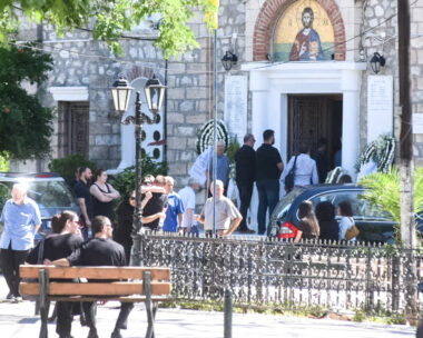Η κηδεία των θυμάτων της διπλής δολοφονίας στο Αίγιο