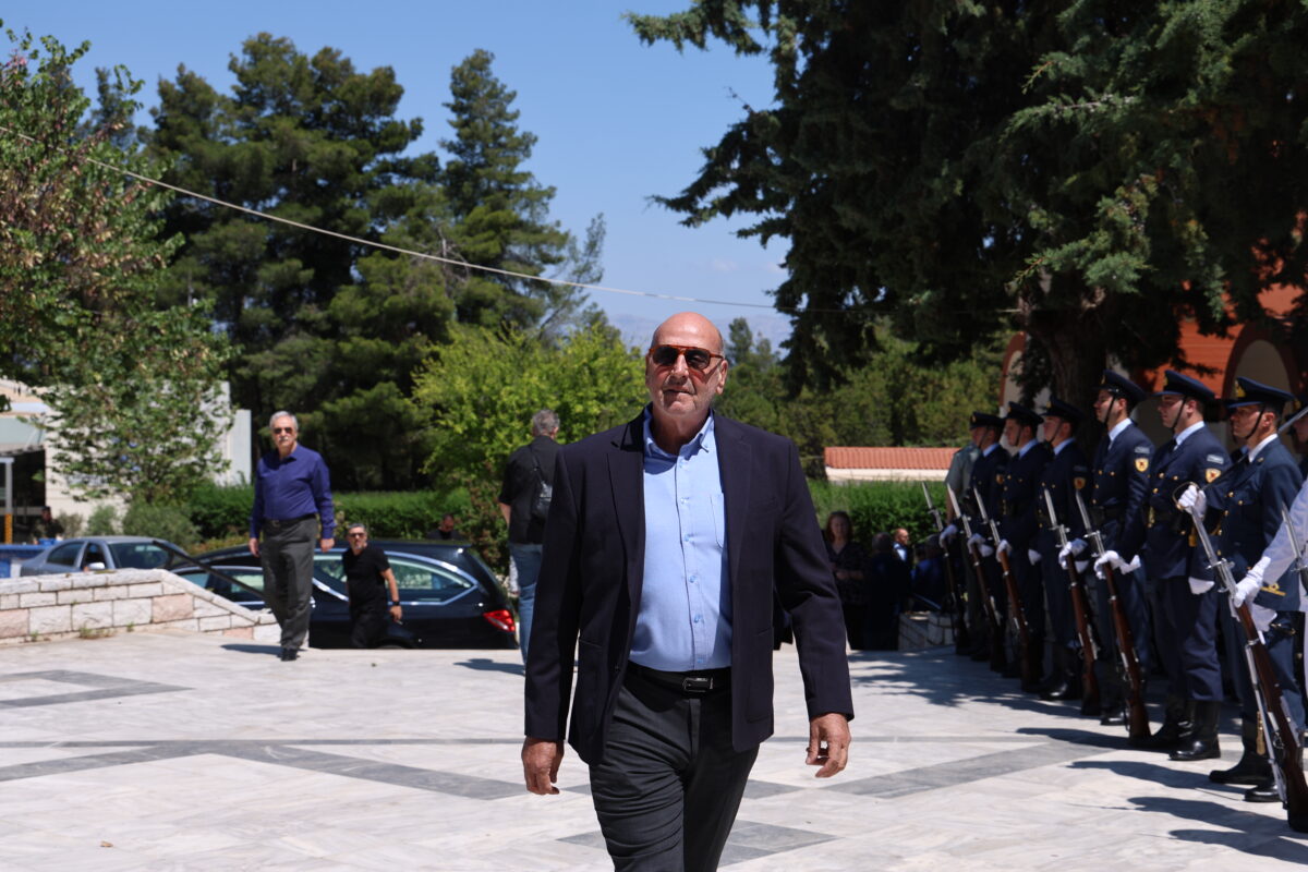 Εξόδιος ακολουθία του Γιώργου Σουφλιά στον Ιερό Ναό Ευαγγελισμού της Θεοτόκου στο κοιμητήριο Παπάγου. Δευτέρα 8 Ιουνίου 2026 (ΓΙΑΝΝΗΣ ΠΑΝΑΓΟΠΟΥΛΟΣ
