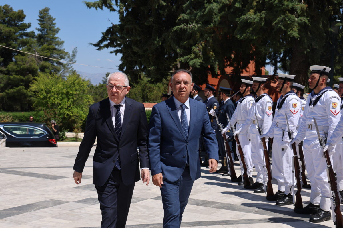 Εξόδιος ακολουθία του Γιώργου Σουφλιά στον Ιερό Ναό Ευαγγελισμού της Θεοτόκου στο κοιμητήριο Παπάγου. Δευτέρα 8 Ιουνίου 2026 (ΓΙΑΝΝΗΣ ΠΑΝΑΓΟΠΟΥΛΟΣ