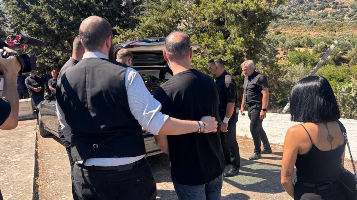 Σταυρούλα Λεβεντάκη: Θρήνος στην κηδεία της στο Βαρύπετρο Χανίων – Δικαιοσύνη ζητούν οι συγγενείς