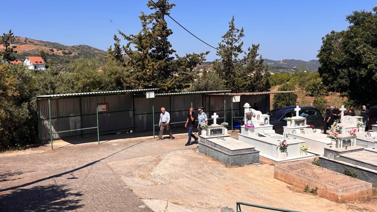 Θρήνος στην κηδεία της Σταυρούλας που δολοφονήθηκε από τον ενοικιαστή της -  Magnesia News