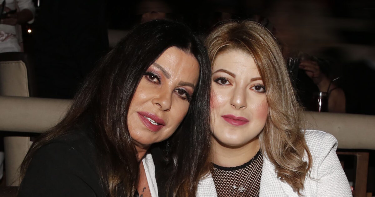 Όλγα Κιουρτσάκη: «Αν ήταν στο χέρι μου δεν θα έβγαινα στην παραλία» λέει η κόρη της Άντζελας Δημητρίου