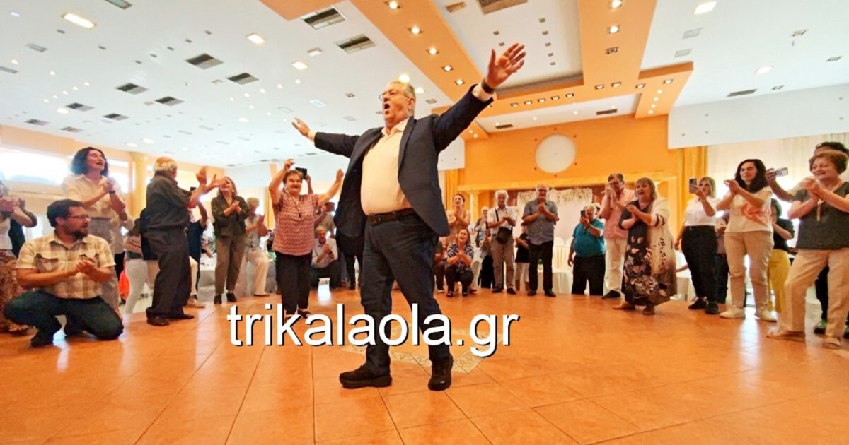 Δημήτρης Κουτσούμπας: Το βαρύ ζεϊμπέκικο που χόρεψε στα Τρίκαλα