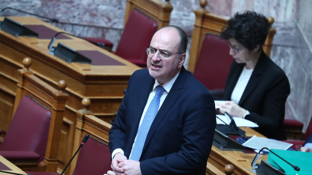 Ο Μακάριος Λαζαρίδης στη Βουλή