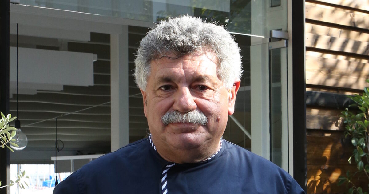 Λευτέρης Λαζάρου: «Ο στόχος είναι ο δύστροπος πελάτης, να τον προσεγγίσεις και να τον κάνεις θαμώνα»
