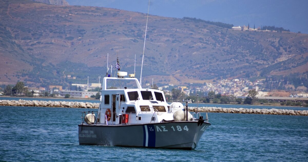 Μακάβριο εύρημα στη Λήμνο: Τουρίστες εντόπισαν ανθρώπινα οστά στον βυθό της θάλασσας