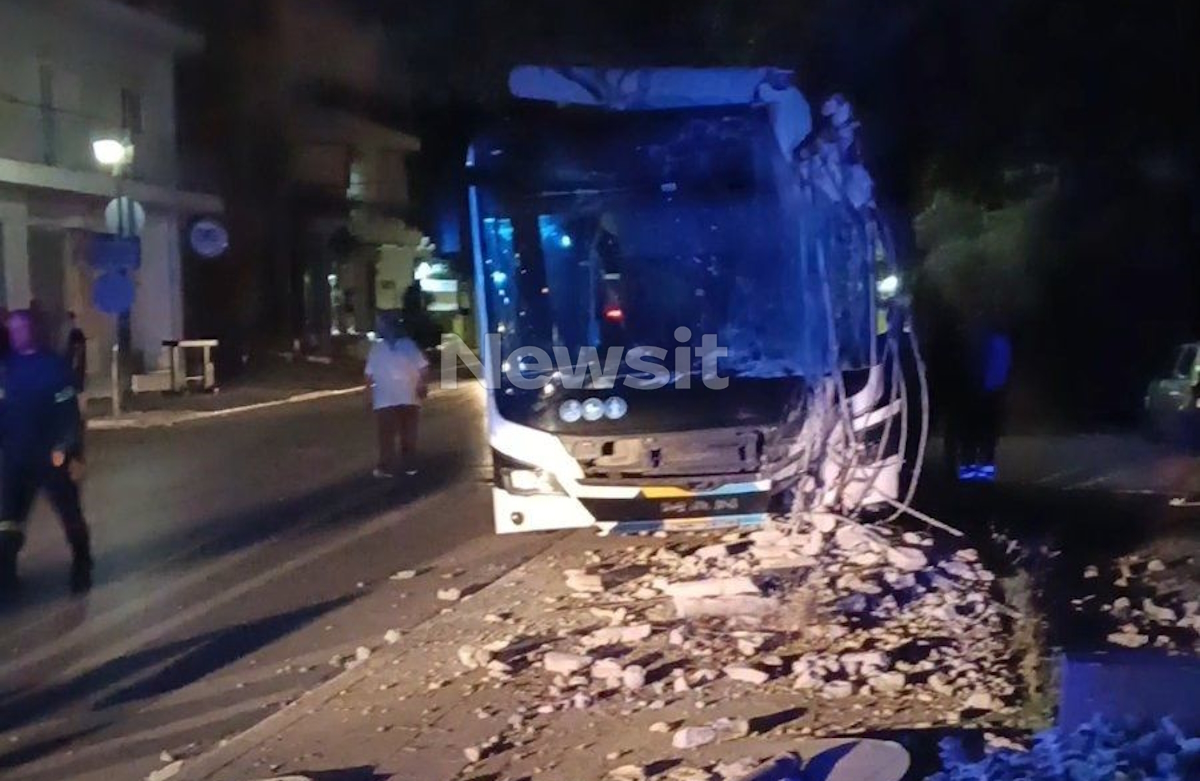 Το λεωφορείο μετά τη σύγκρουση