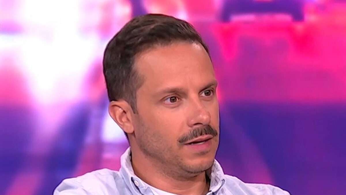 Ο Δημήτρης Μακαλιάς κατά τη διάρκεια της συνέντευξης