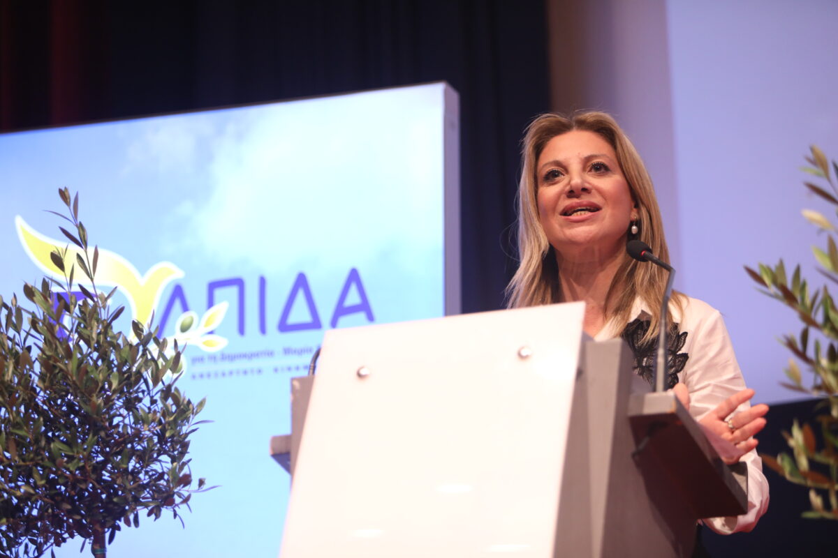 Μαρία Καρυστιανού: Ο Κυριάκος Μητσοτάκης διαλέγει ως αντίπαλο τον Αλέξη Τσίπρα γιατί τον βολεύει