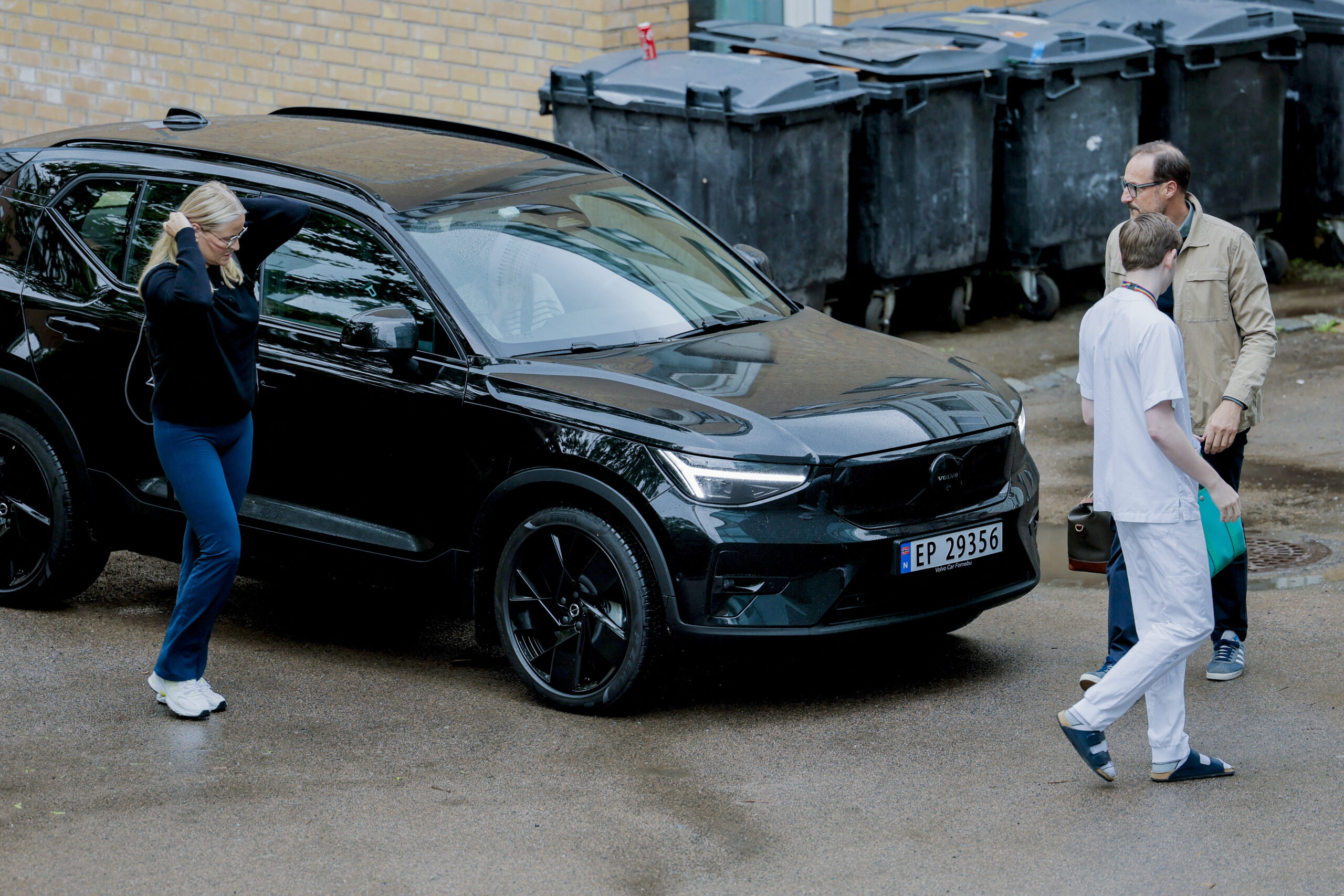 Norway's Crown Prince Haakon and Crown Princess Mette-Marit arrive at the National Hospital in Oslo, Norway, June 4, 2026. Jonas Been Henriksen/NTB/via REUTERS ATTENTION EDITORS - THIS IMAGE WAS PROVIDED BY A THIRD PARTY. NORWAY OUT. NO COMMERCIAL OR EDITORIAL SALES IN NORWAY.