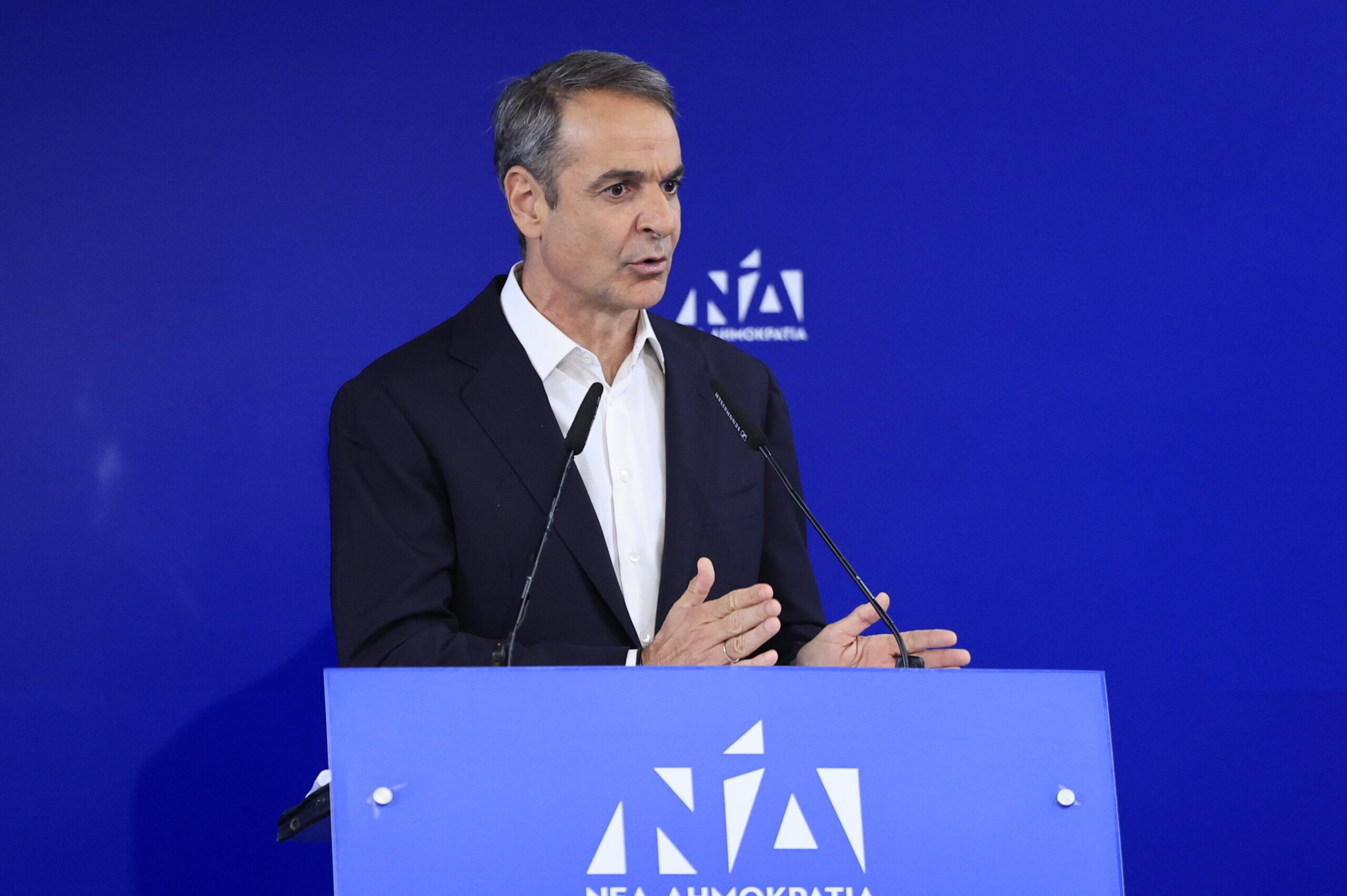 Στιγμιότυπο από την ομιλία του Κυριάκου Μητσοτάκη στη συνεδρίαση της Πολιτικής Επιτροπής της Νέας Δημοκρατίας (Πηγή φωτογραφίας: ΓΙΩΡΓΟΣ ΚΟΝΤΑΡΙΝΗΣ