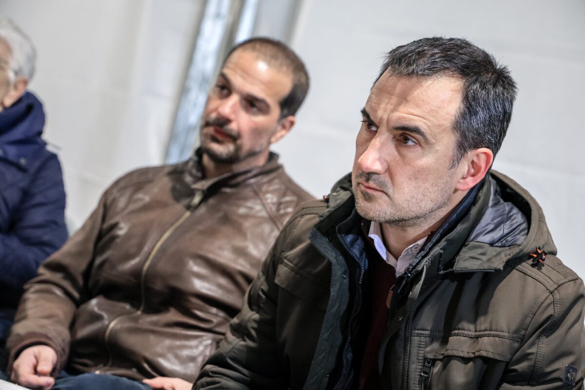 Τίτλοι τέλους στην ΚΟ της Νέας Αριστεράς ^ 7 βουλευτές της ανεξαρτητοποιούνται σήμερα ^ έρχεται τσουνάμι παραιτήσεων και ανεξαρτητοποιήσεων και στον ΣΥΡΙΖΑ ^ οι δημοσκοπήσεις επιταχύνουν τις εξελίξεις στην κεντροαριστερή πολυκατοικία ^ άρχισαν τα όργανα στο ΠΑΣΟΚ ^ Δούκας, όπως λέμε «κλίνατε προς Τσίπρα» ^ πόσα κόμματα χρειάζονται στο σενάριο Δούκα για συγκυβέρνηση ΠΑΣΟΚ – ΕΛ.Α.Σ!