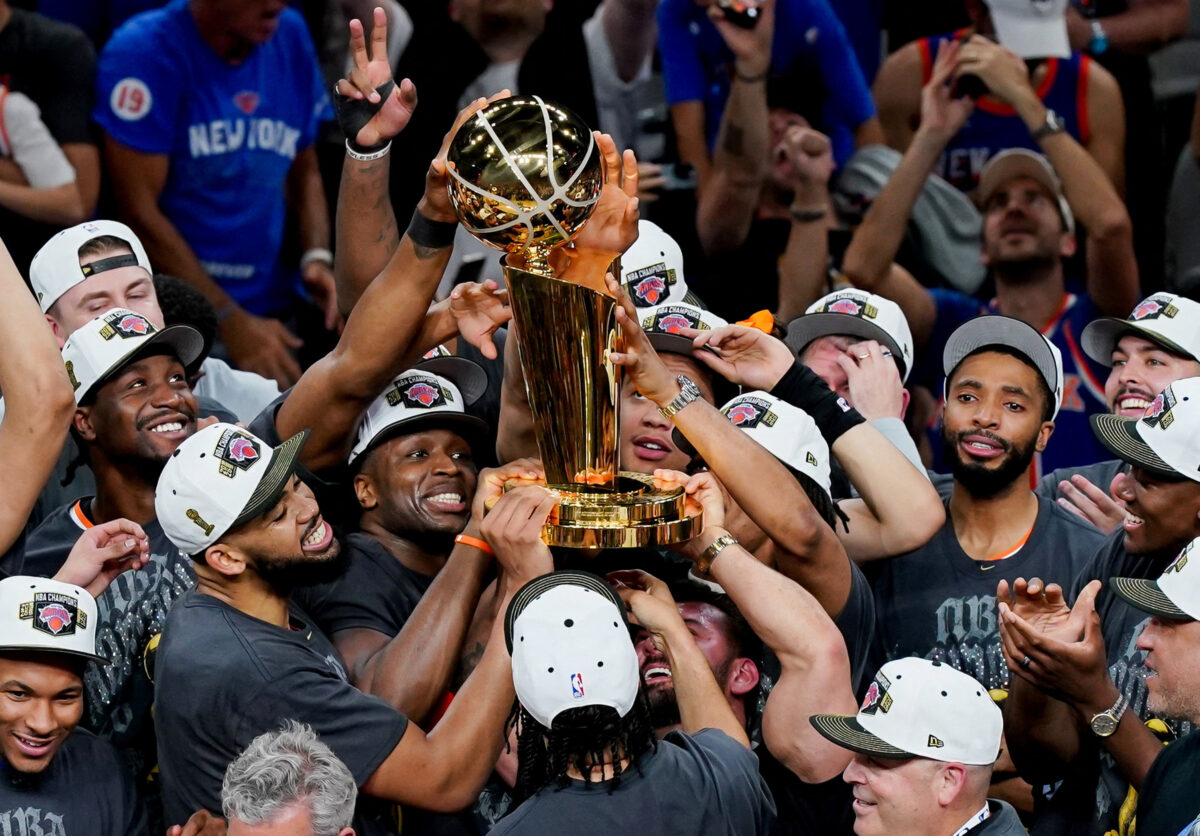 Νιου Γιορκ Νικς: Η απονομή του τροπαίου του NBA και ο MVP Μπράνσον | Επικαιρότητα στο LivePress.gr