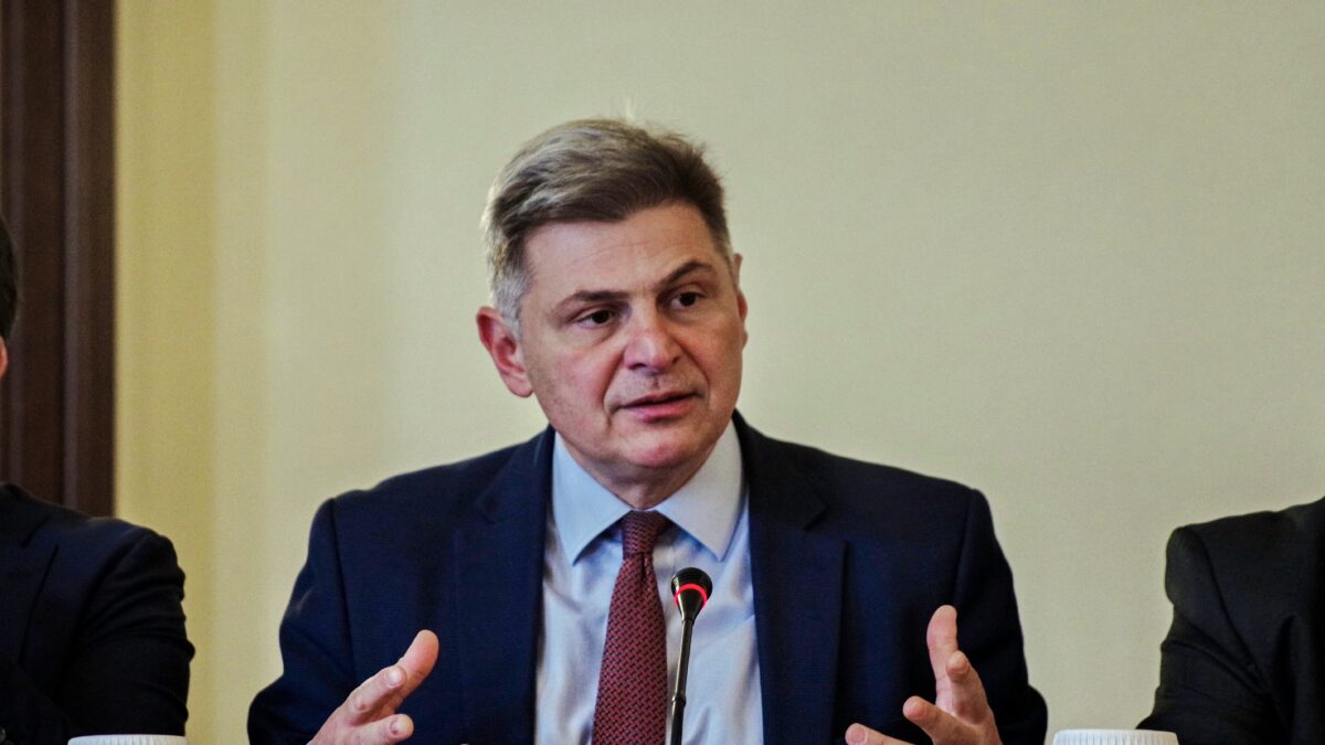 Ο Νικόλας Φαραντούρης