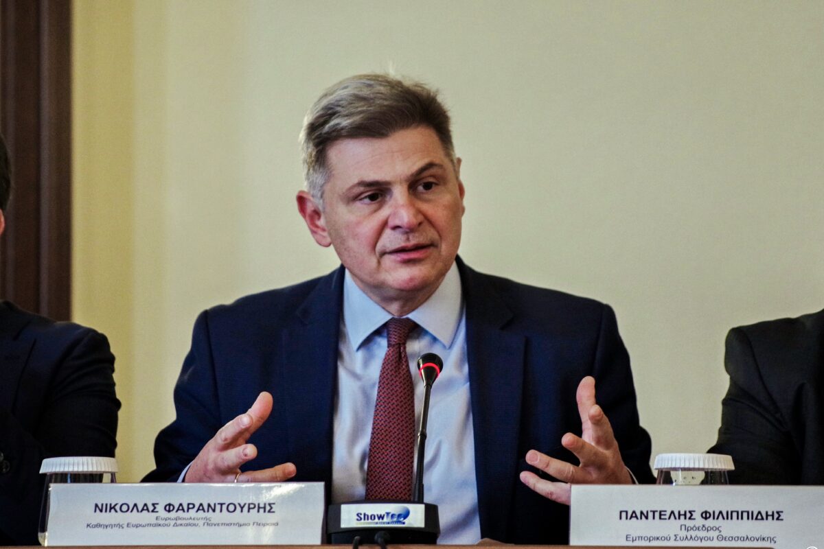 Ο Νικόλας Φαραντούρης