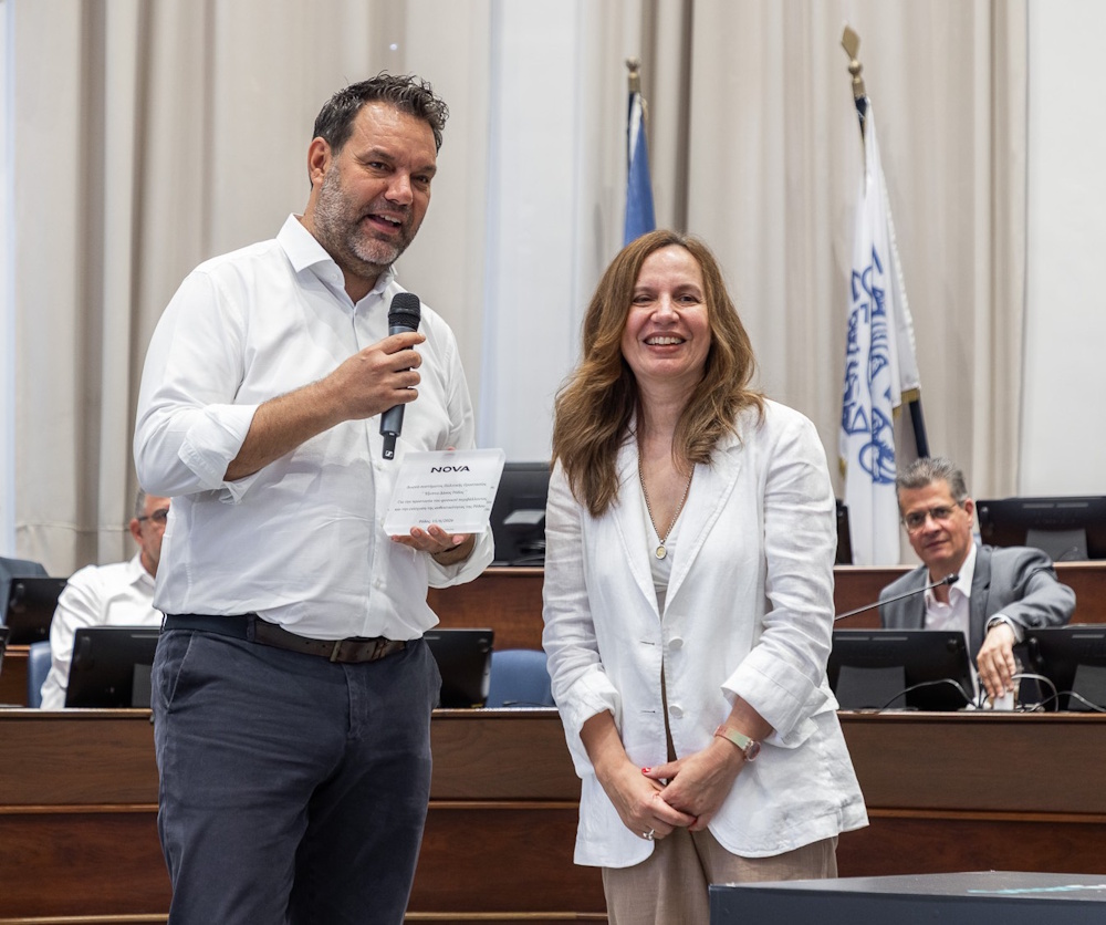 O Δήμαρχος Ρόδου Αλέξανδρος Κολιάδης κσι η Corporate Affairs Executive Director της Nova Μάρθα Κεσίσογλου