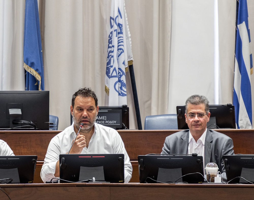 Ο Δήμαρχος Ρόδου Αλέξανδρος Κολιάδης και ο Γενικός Γραμματέας Δασών του ΥΠΕΝ Στάθης Σταθόπουλος