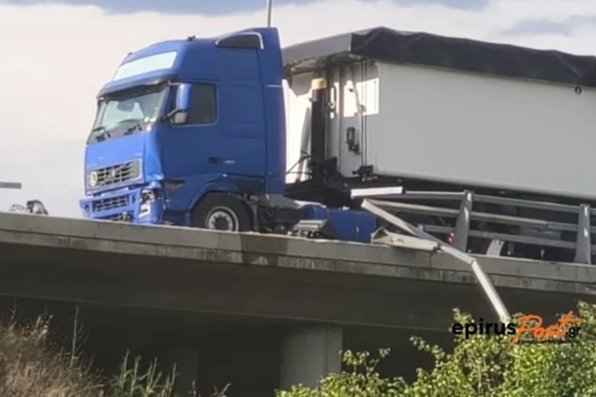 Τροχαίο με νταλίκα στα Γιάννενα